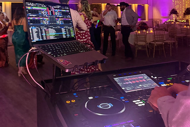 K2J DJ system with lighting